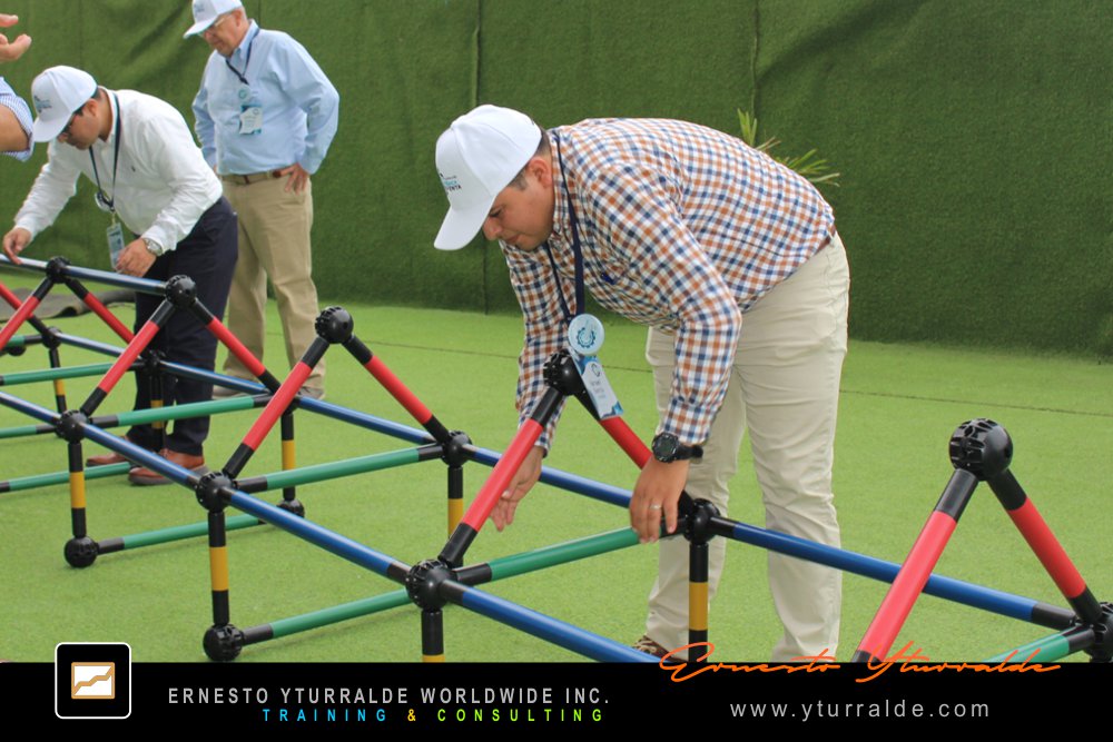 Team Building Corporativo LATAM con experiencias outdoor para organizaciones en Latinoamérica