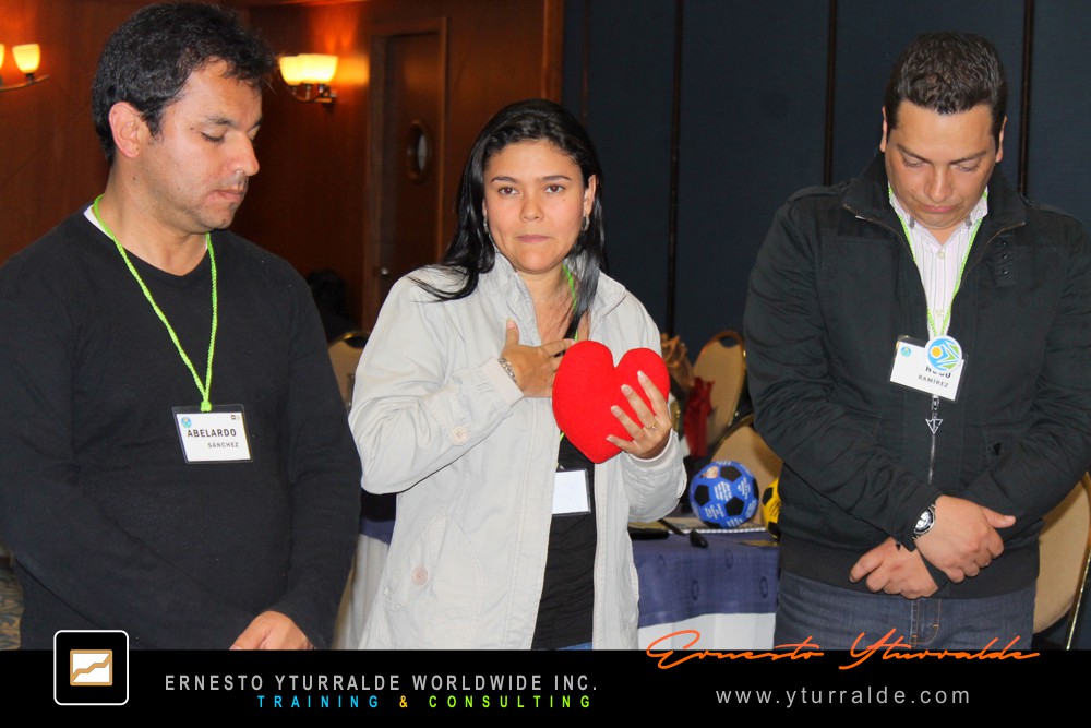 Team Building Corporativo LATAM con dinámicas de aprendizaje experiencial aplicadas a equipos